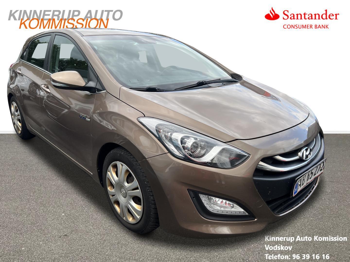 Beige Hyundai i30 fra 2012
