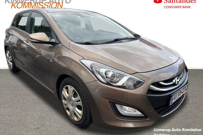 Beige Hyundai i30 fra 2012