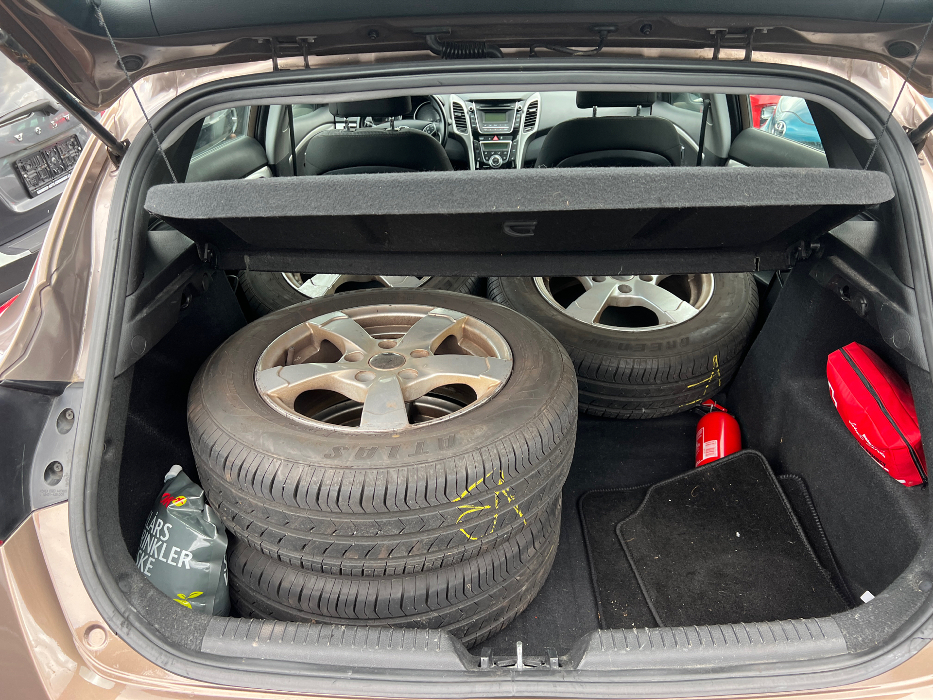 Beige Hyundai i30 fra 2012