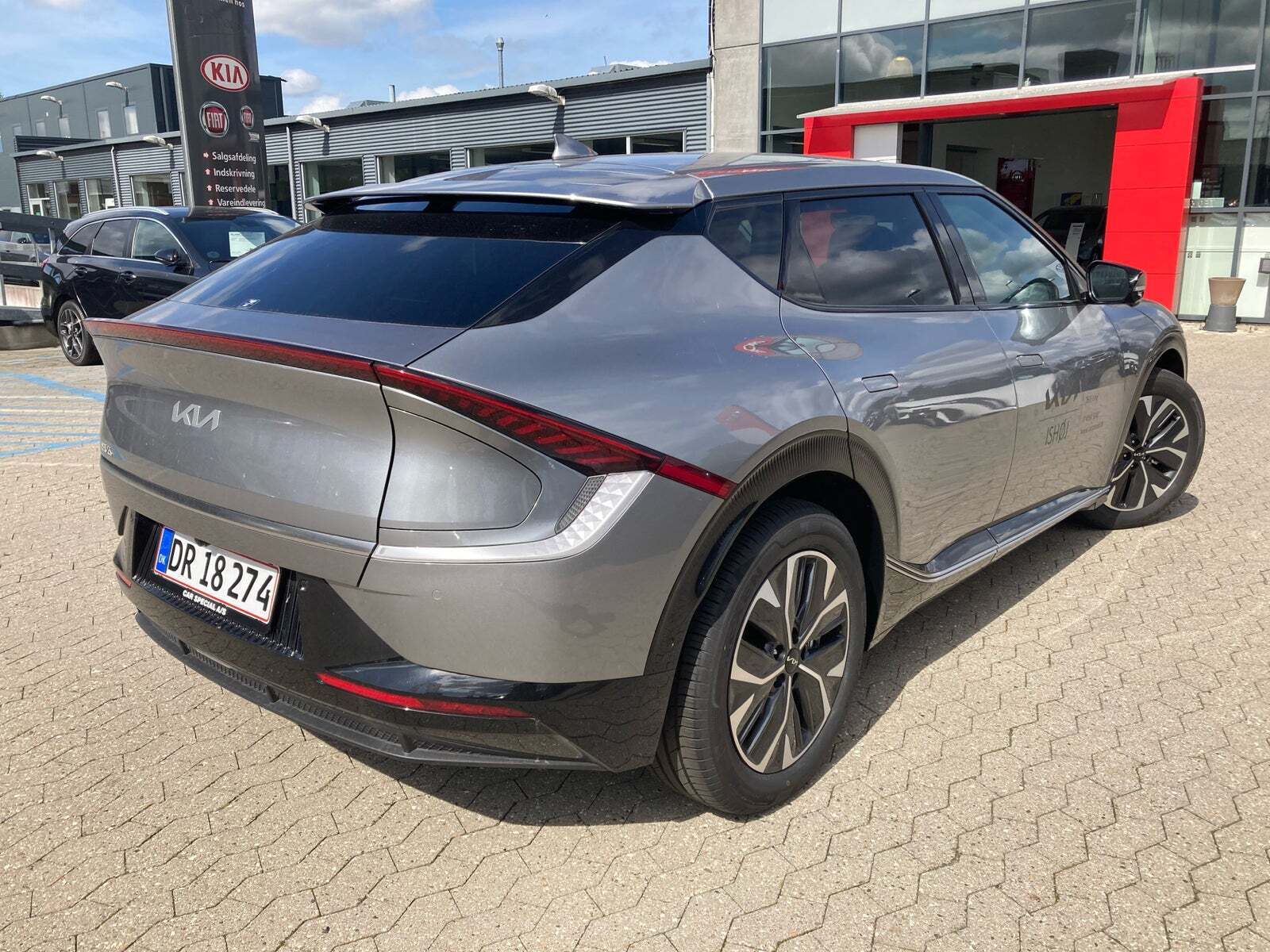 Beige Kia EV6 fra 2023