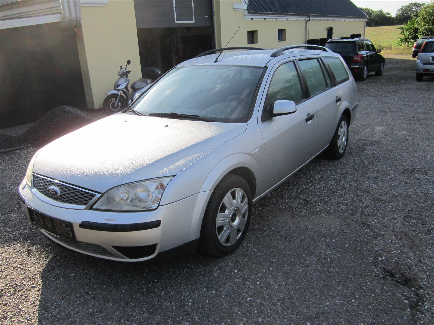 Sølv Ford Mondeo fra 2006