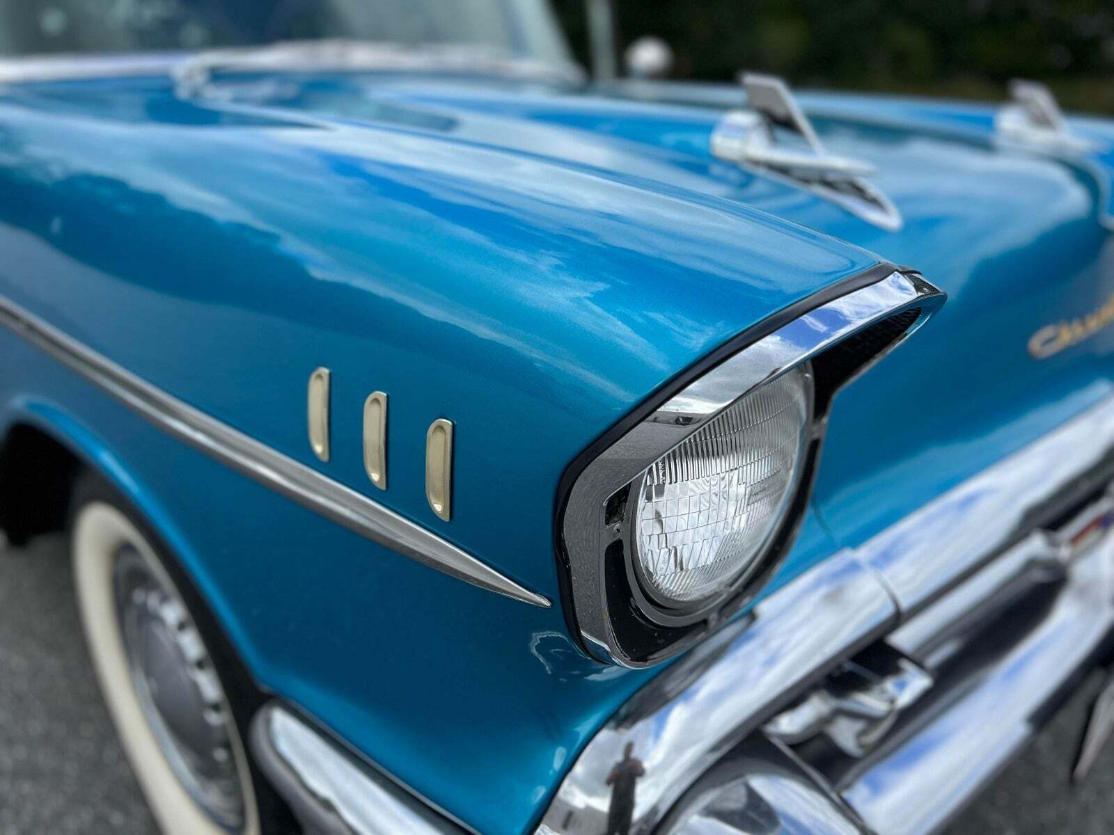 Blå Chevrolet Bel Air fra 1957