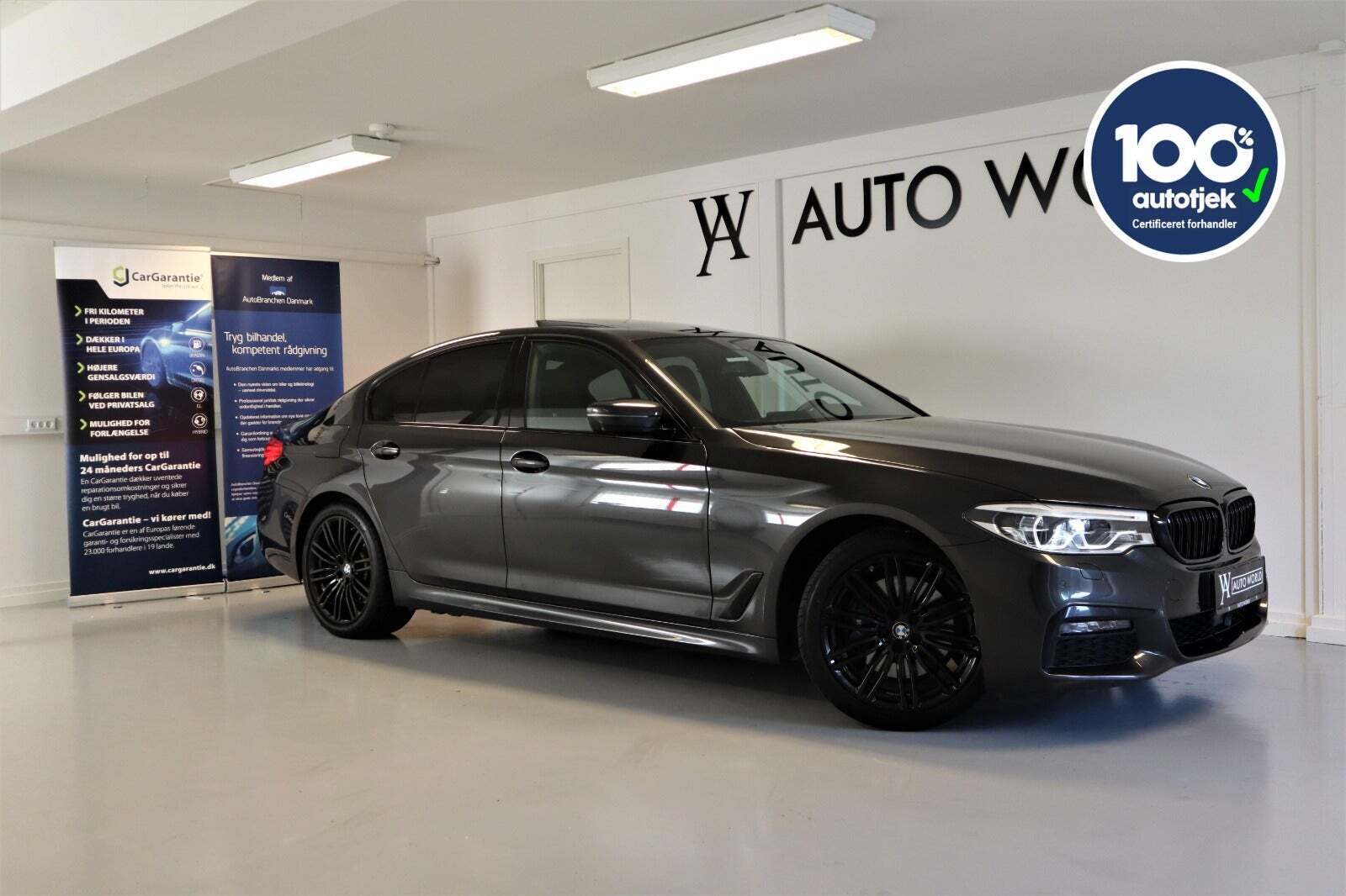 Grå BMW 530e fra 2018