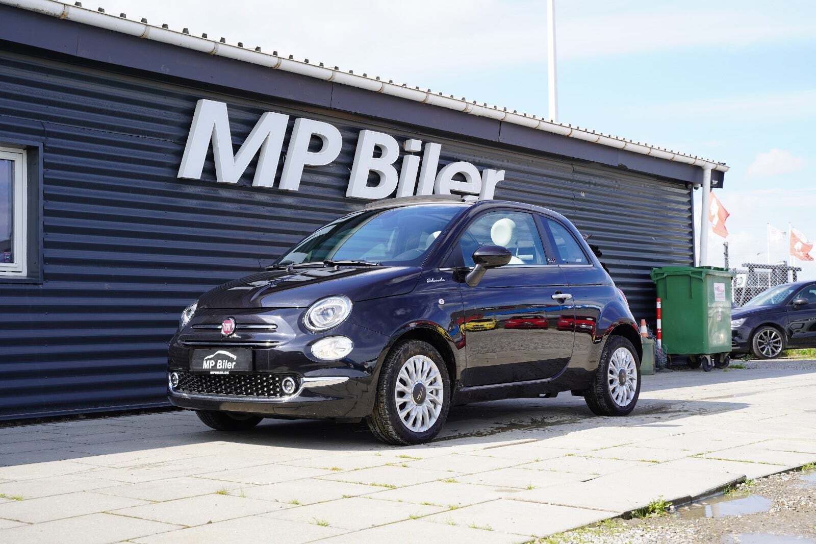 Grå Fiat 500C fra 2022