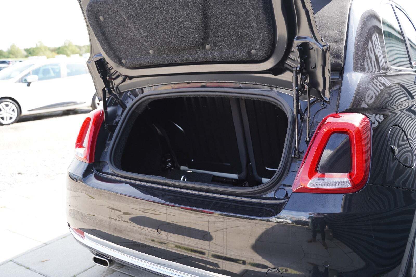 Grå Fiat 500C fra 2022