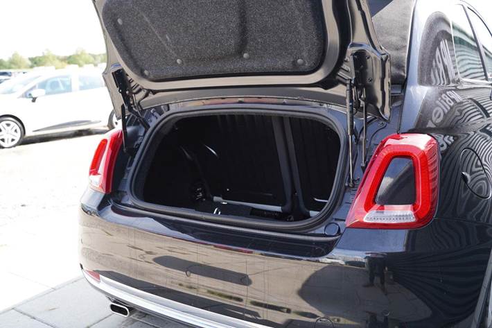 Grå Fiat 500C fra 2022