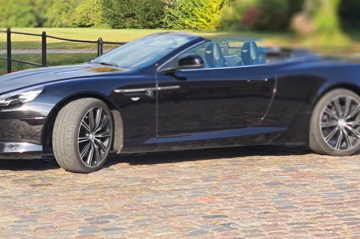 Sort Aston Martin DB9 fra 2014
