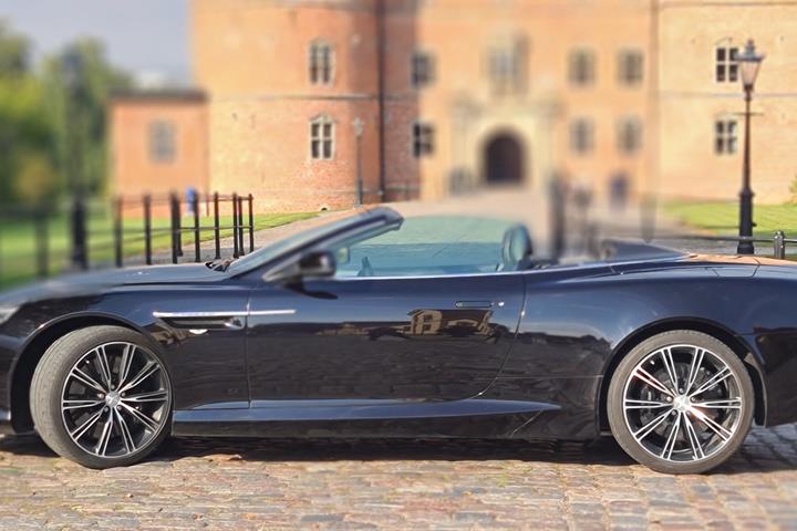 Sort Aston Martin DB9 fra 2014