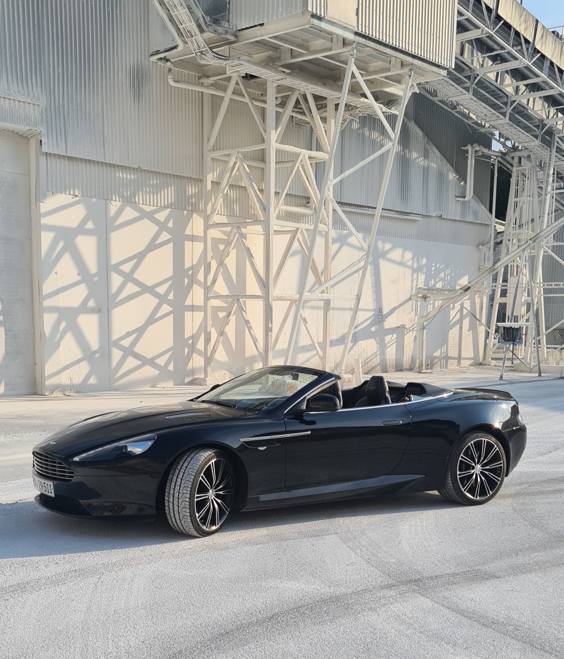 Sort Aston Martin DB9 fra 2014