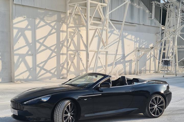 Sort Aston Martin DB9 fra 2014