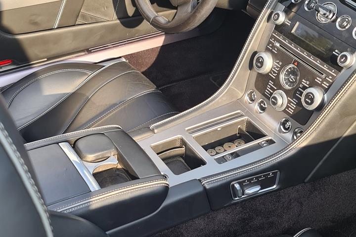 Sort Aston Martin DB9 fra 2014
