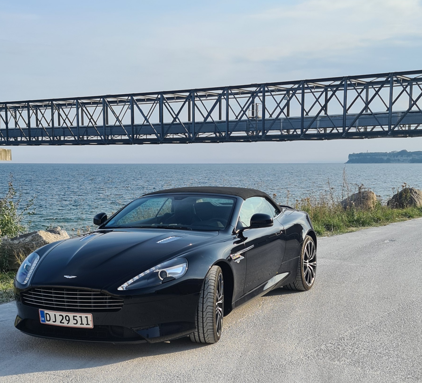 Sort Aston Martin DB9 fra 2014