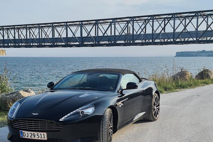 Sort Aston Martin DB9 fra 2014
