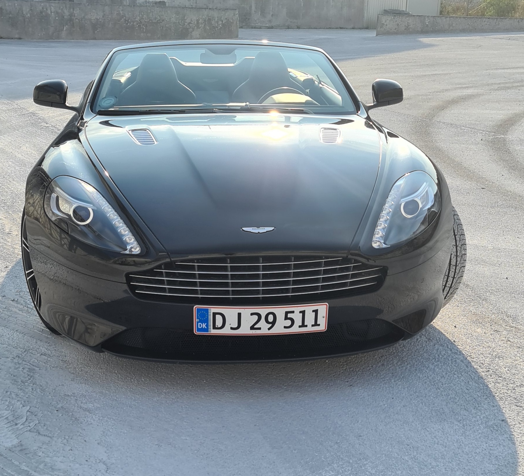 Sort Aston Martin DB9 fra 2014