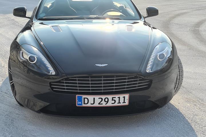 Sort Aston Martin DB9 fra 2014