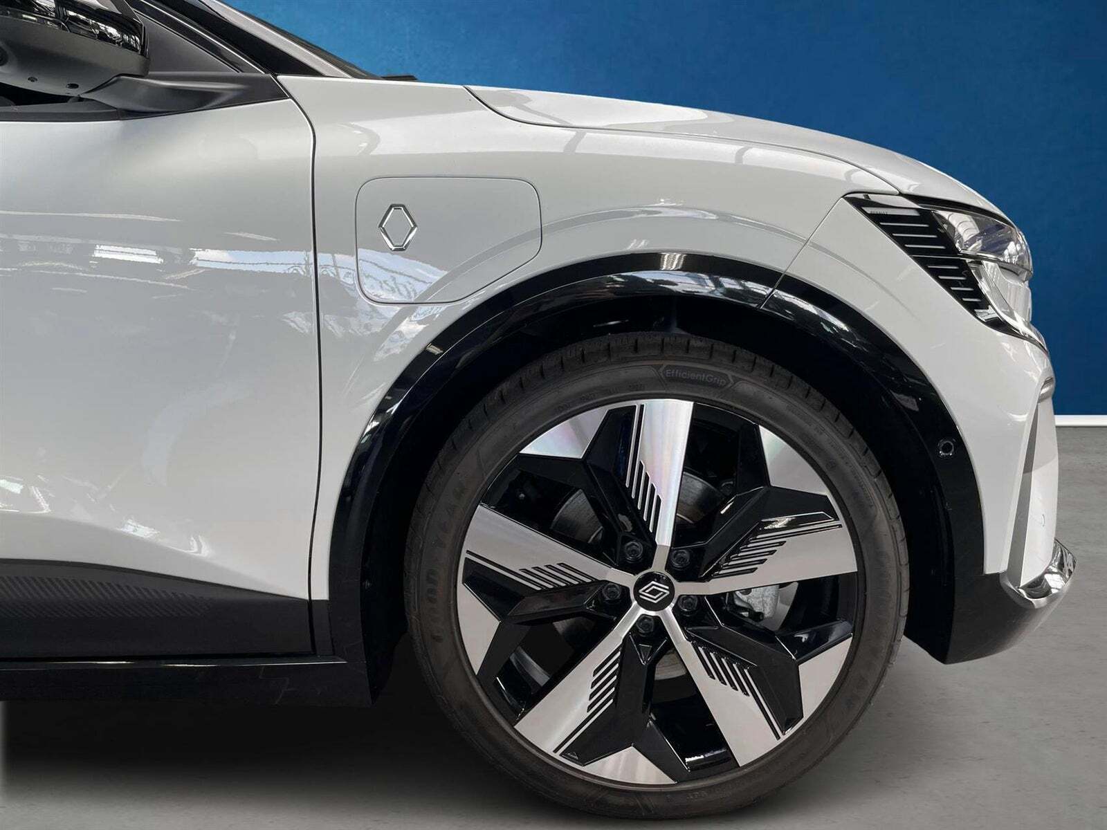 Grå Renault Megane E-Tech fra 2023