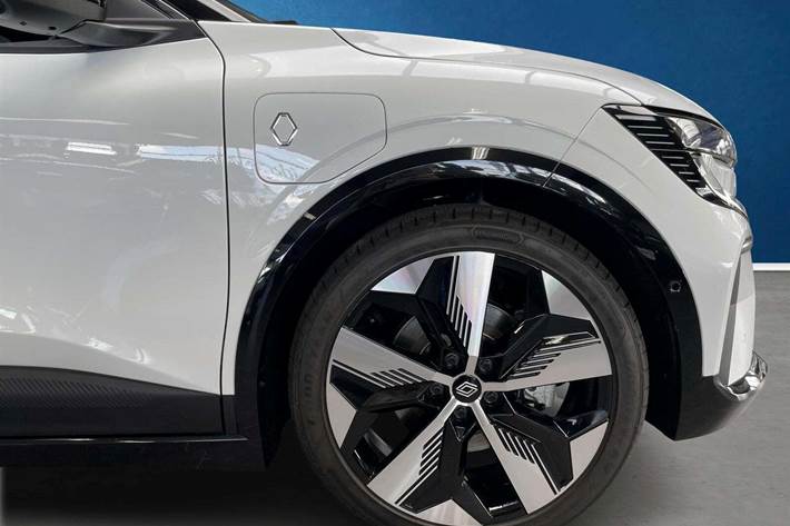 Grå Renault Megane E-Tech fra 2023