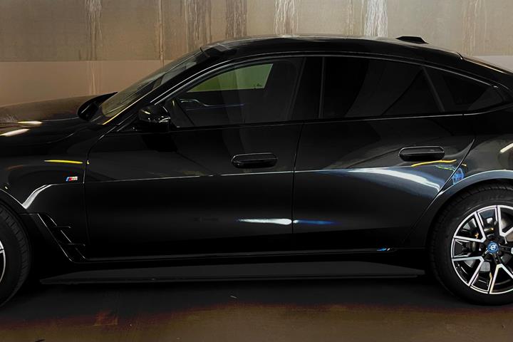 Sort BMW i4 fra 2022