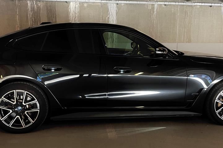 Sort BMW i4 fra 2022