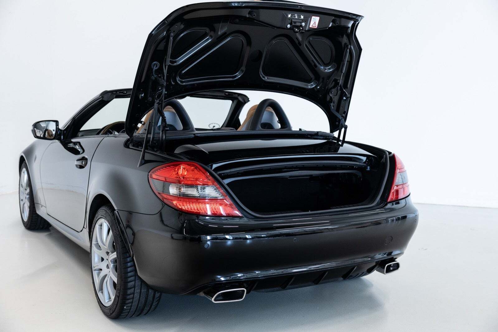 Sort Mercedes SLK200 fra 2009