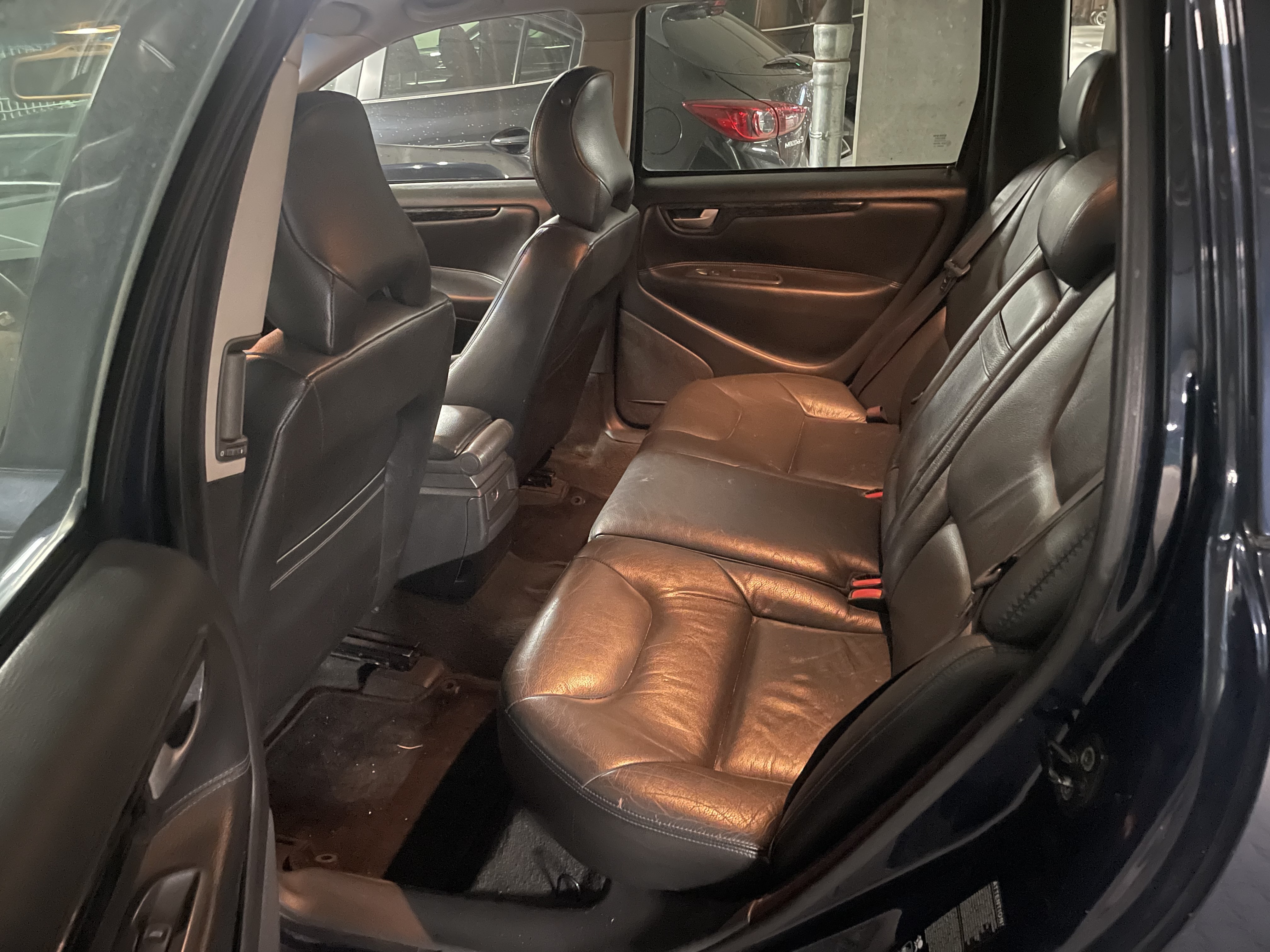 Blå Volvo V40 fra 2004