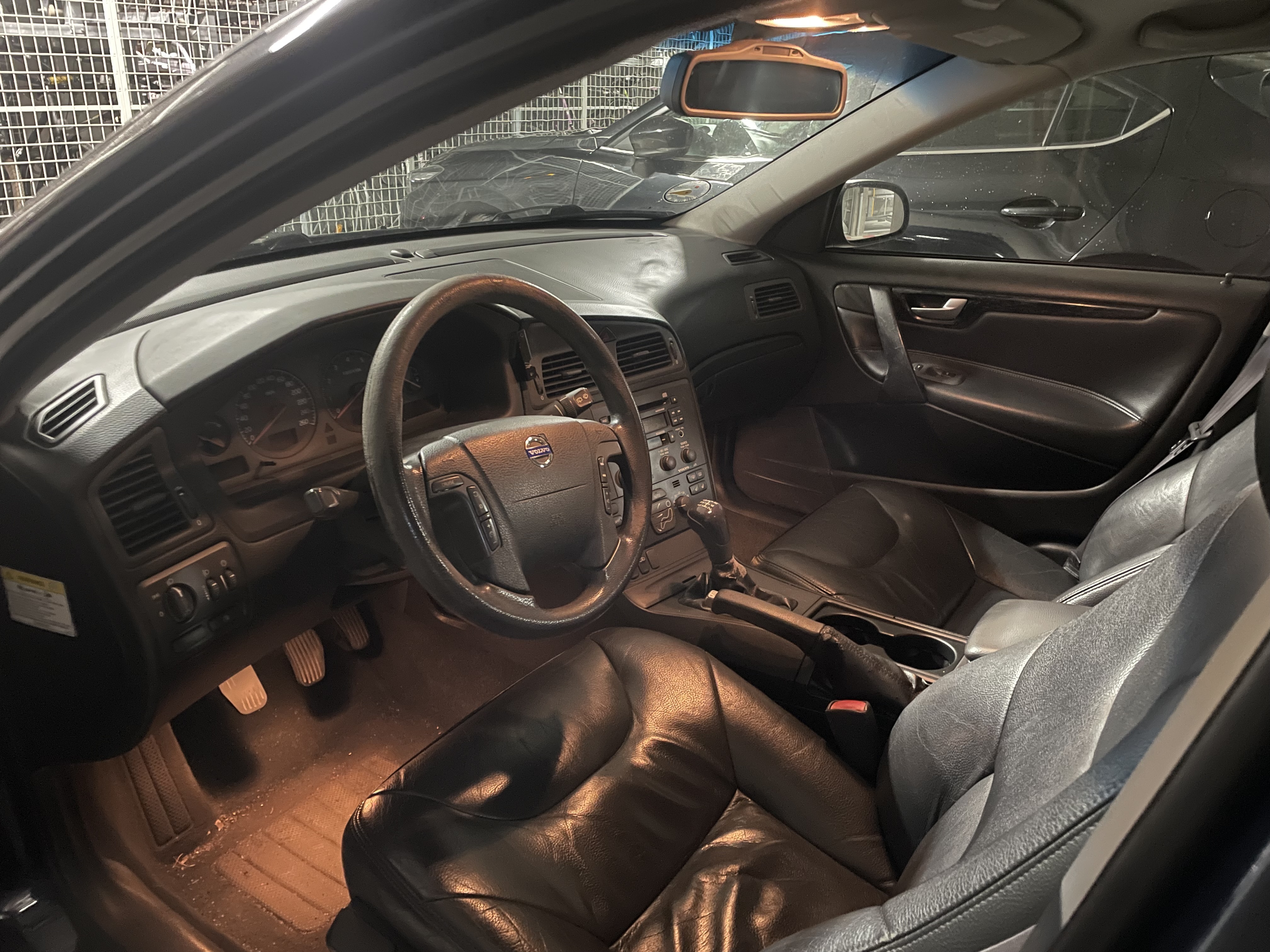 Blå Volvo V40 fra 2004