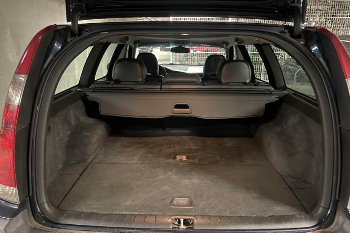 Blå Volvo V40 fra 2004