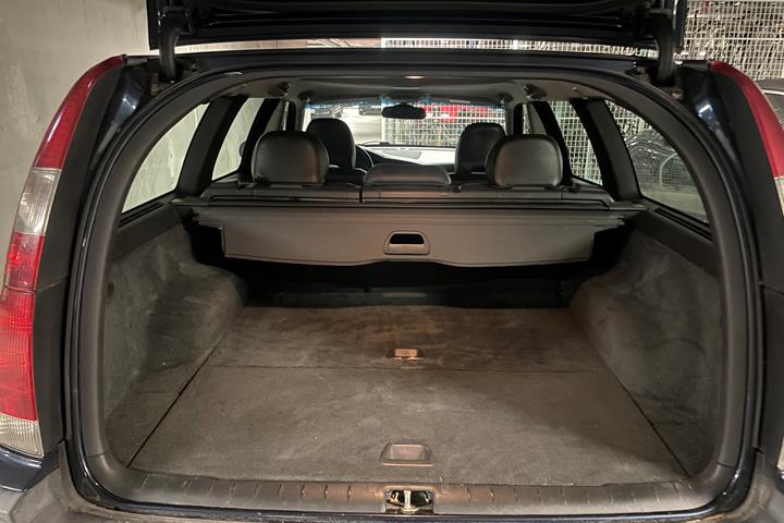 Blå Volvo V40 fra 2004