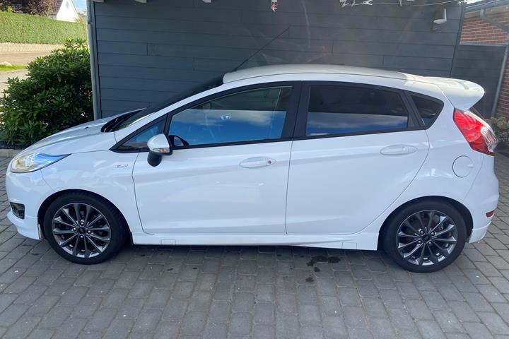 Hvid Ford Fiesta fra 2016