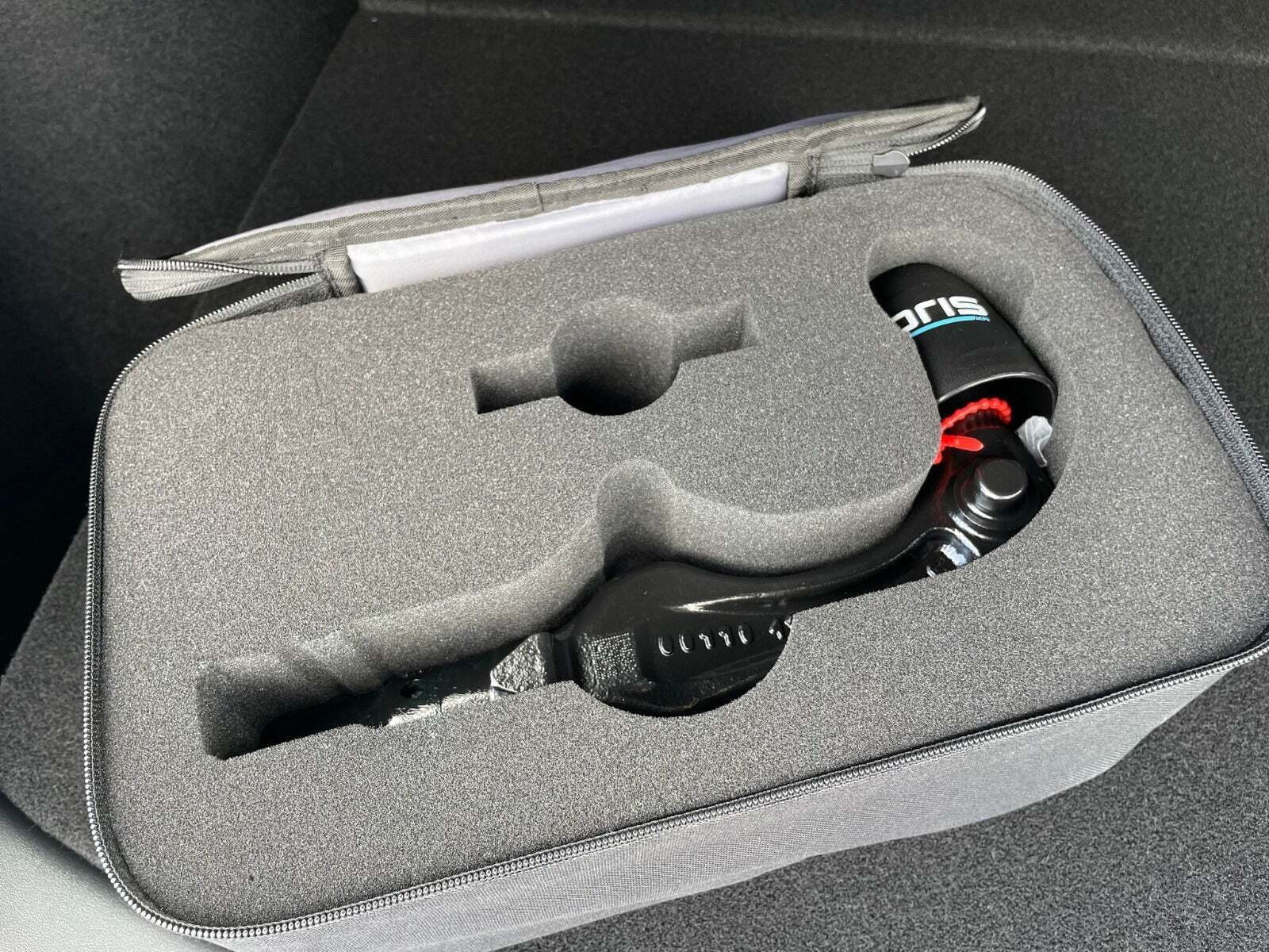 Sort Tesla Model Y fra 2023