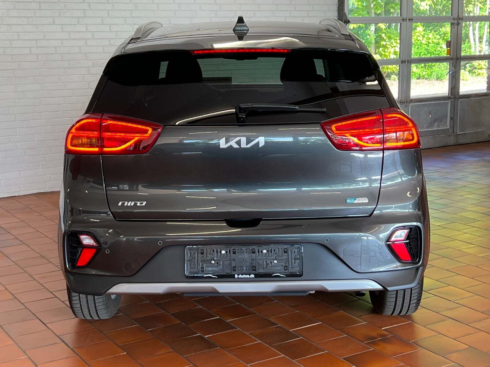 Grå Kia Niro fra 2022