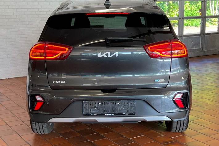 Grå Kia Niro fra 2022