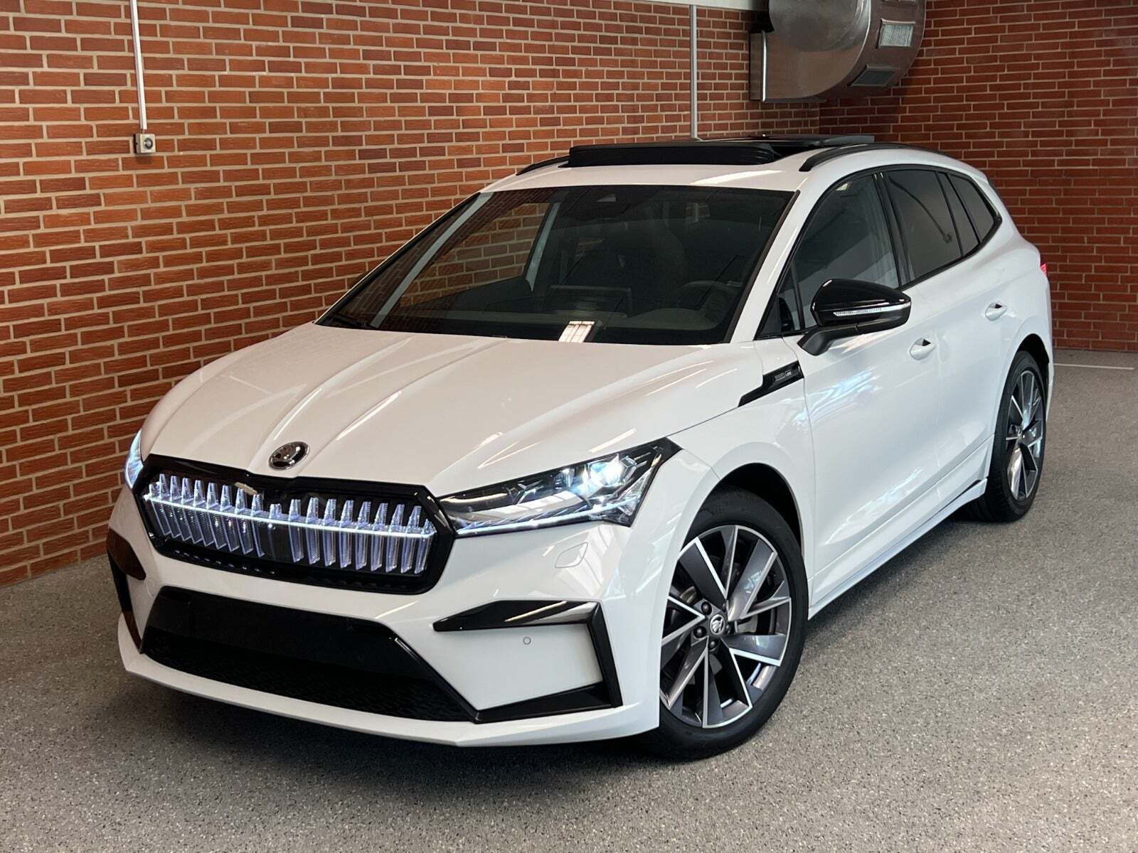 Grå Skoda Enyaq fra 2021