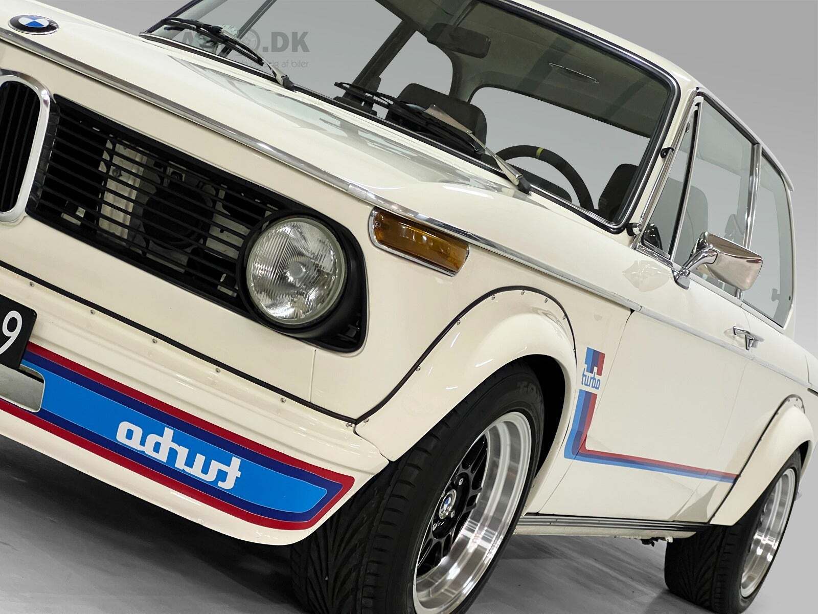 Hvid BMW 2002 fra 1974