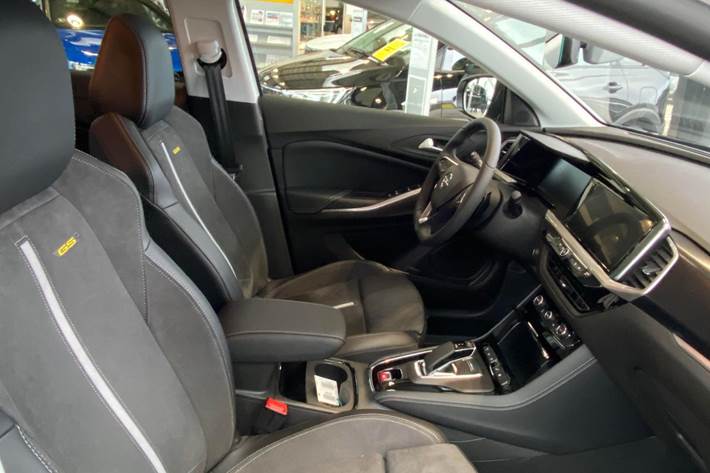 Hvid Opel Grandland fra 2023