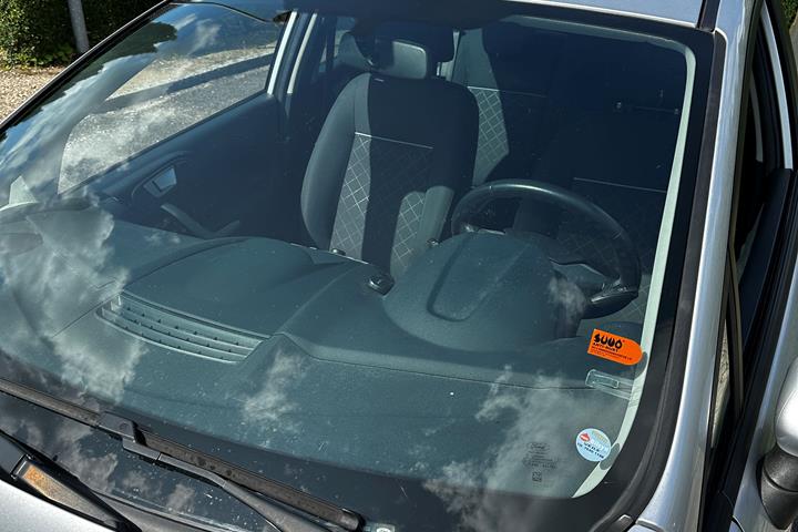 Grå Ford Fiesta fra 2011