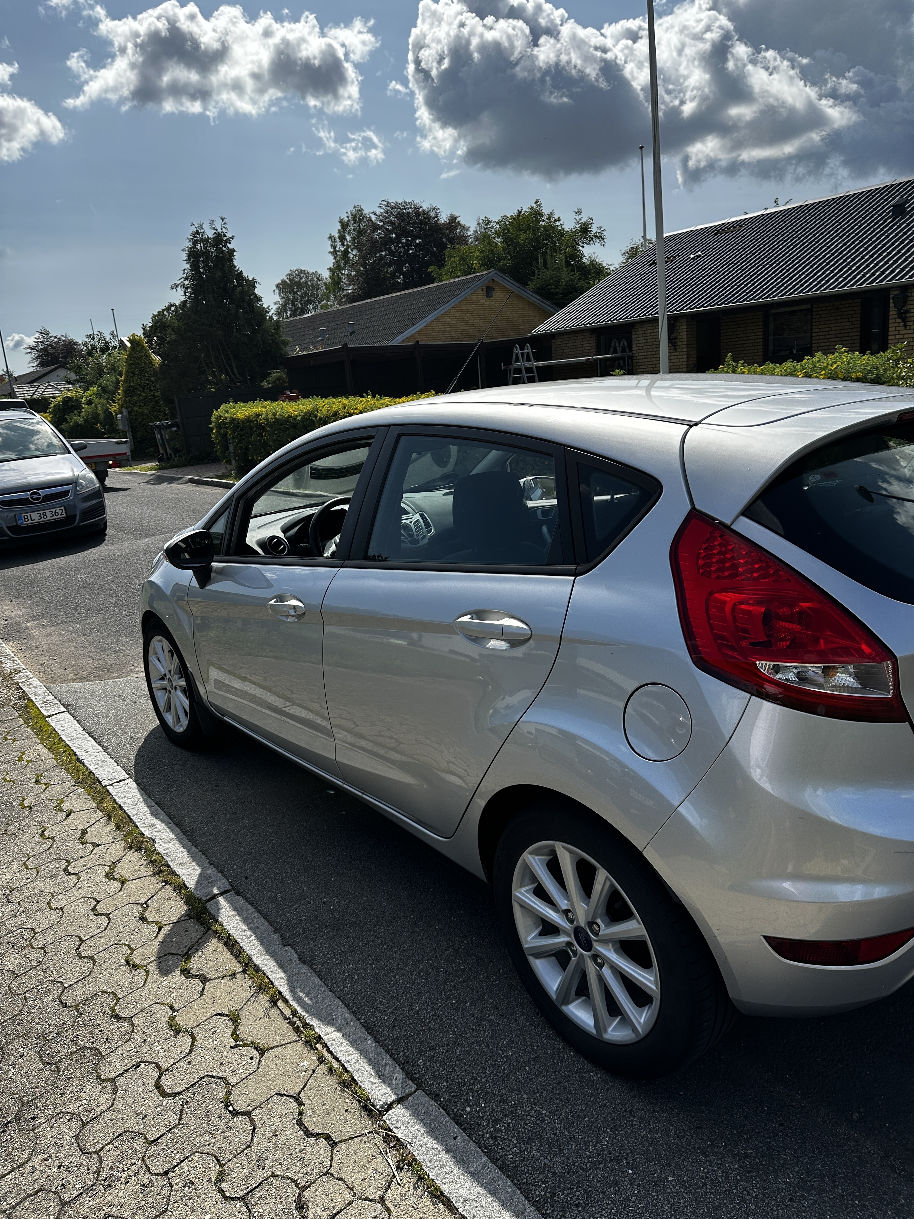 Grå Ford Fiesta fra 2011