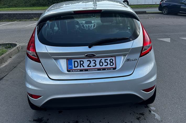 Grå Ford Fiesta fra 2011