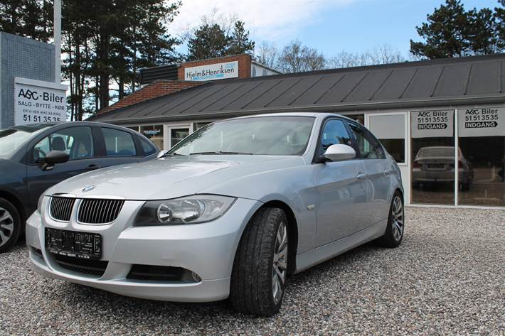 Sølv BMW 320i fra 2007