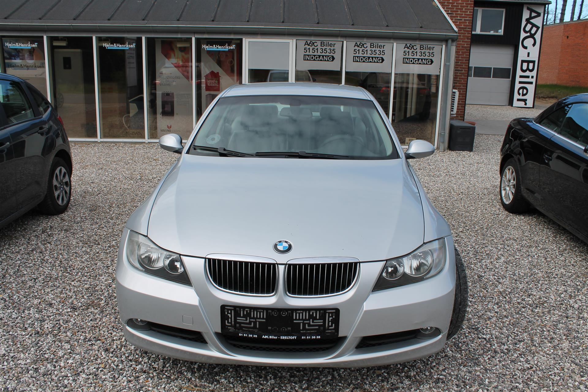 Sølv BMW 320i fra 2007