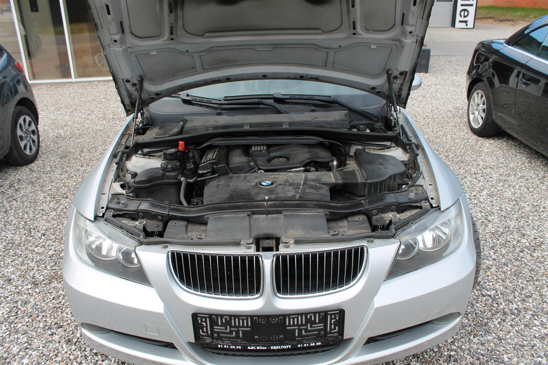 Sølv BMW 320i fra 2007