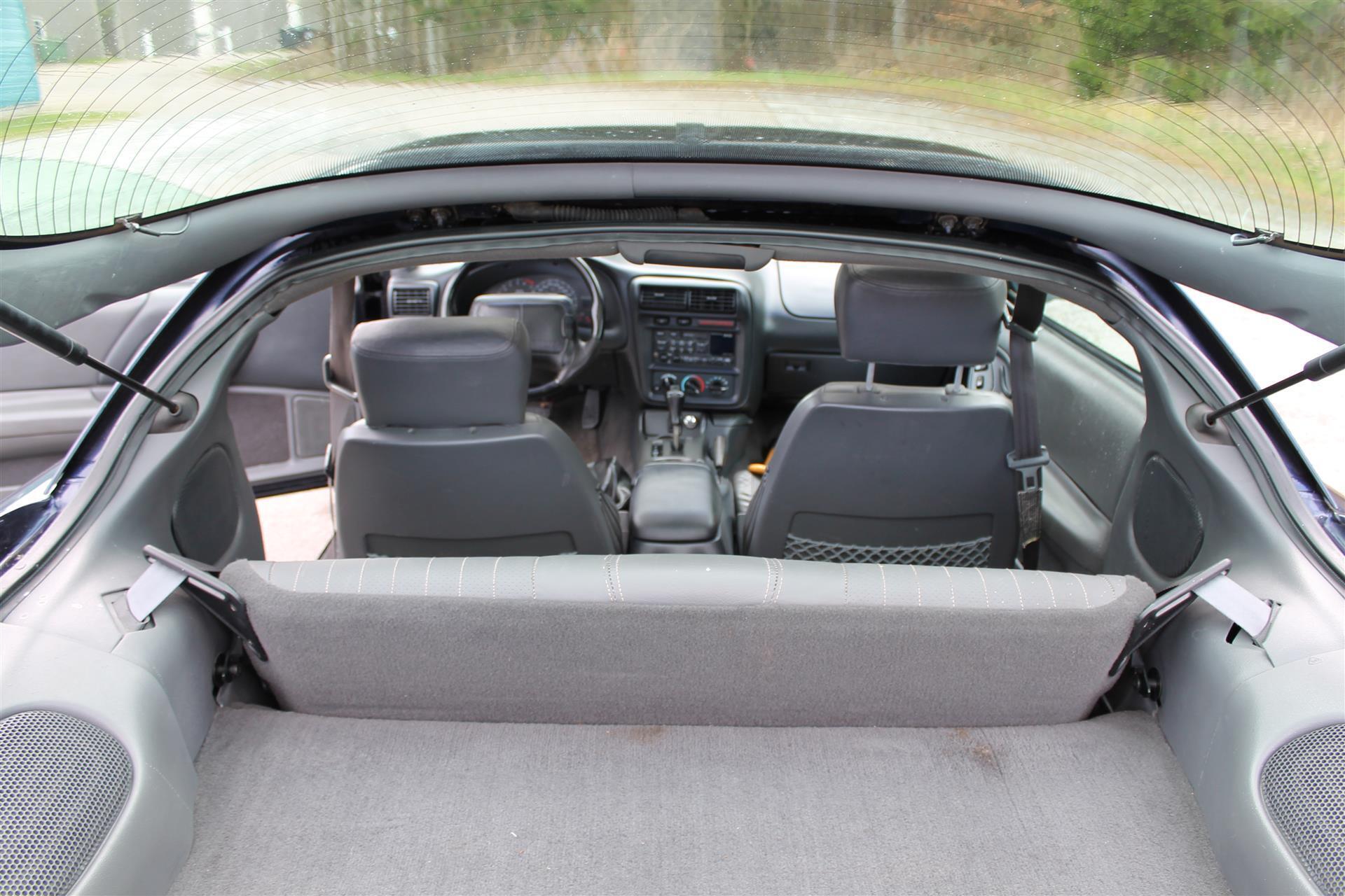 Blå Chevrolet Camaro fra 1999