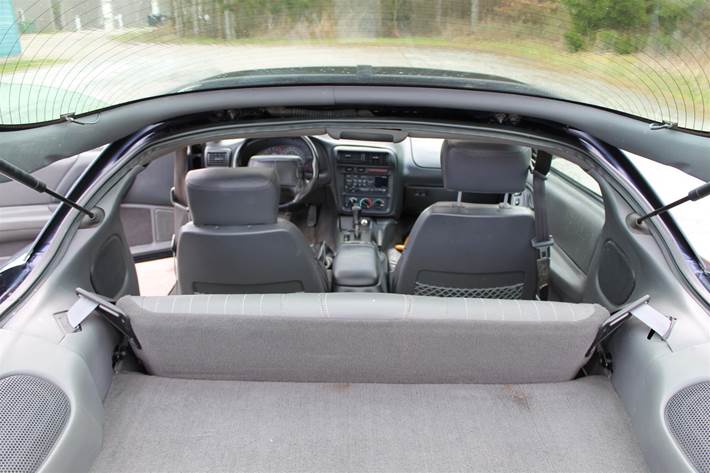 Blå Chevrolet Camaro fra 1999