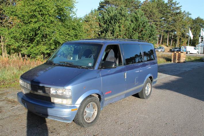 Blå Chevrolet Astro fra 1997