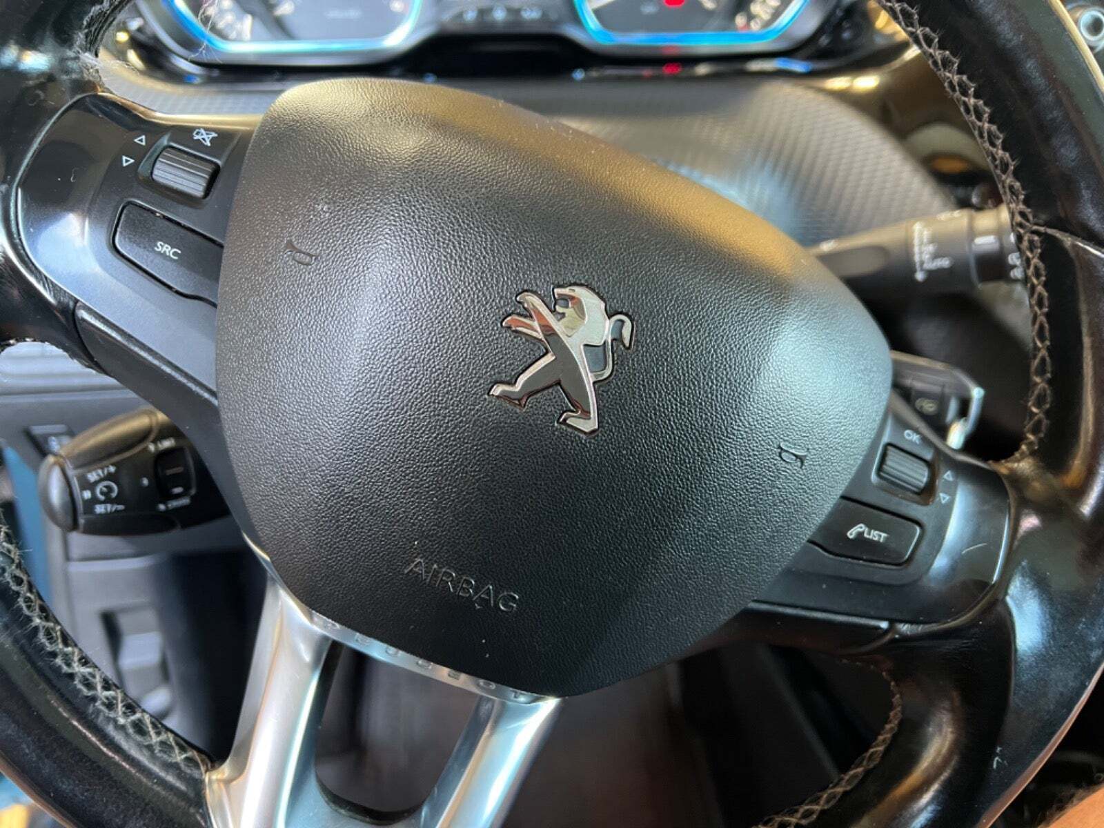 Grøn Peugeot 2008 fra 2017