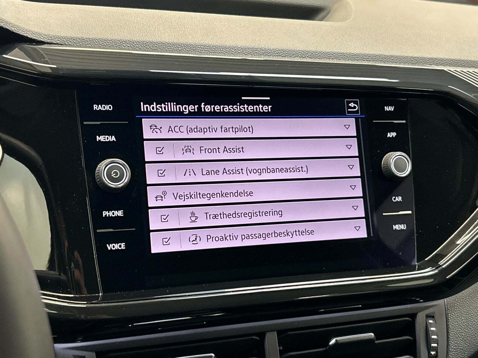 Grå VW T-Cross fra 2022