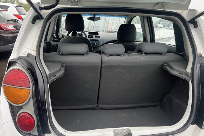 Hvid Chevrolet Spark fra 2010