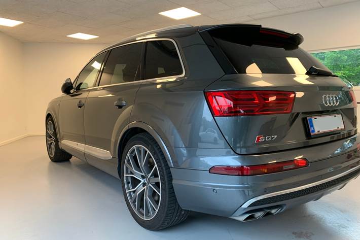 Grå Audi SQ7 fra 2017