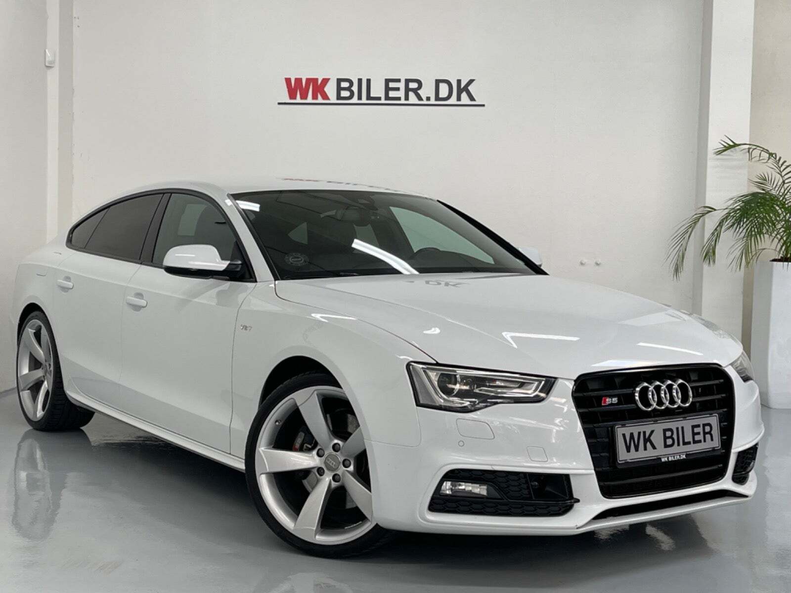 Hvid Audi S5 fra 2012