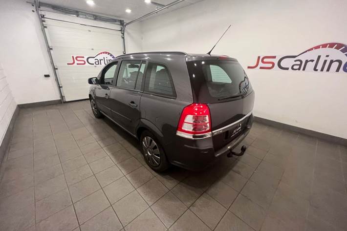 Grå Opel Zafira fra 2012